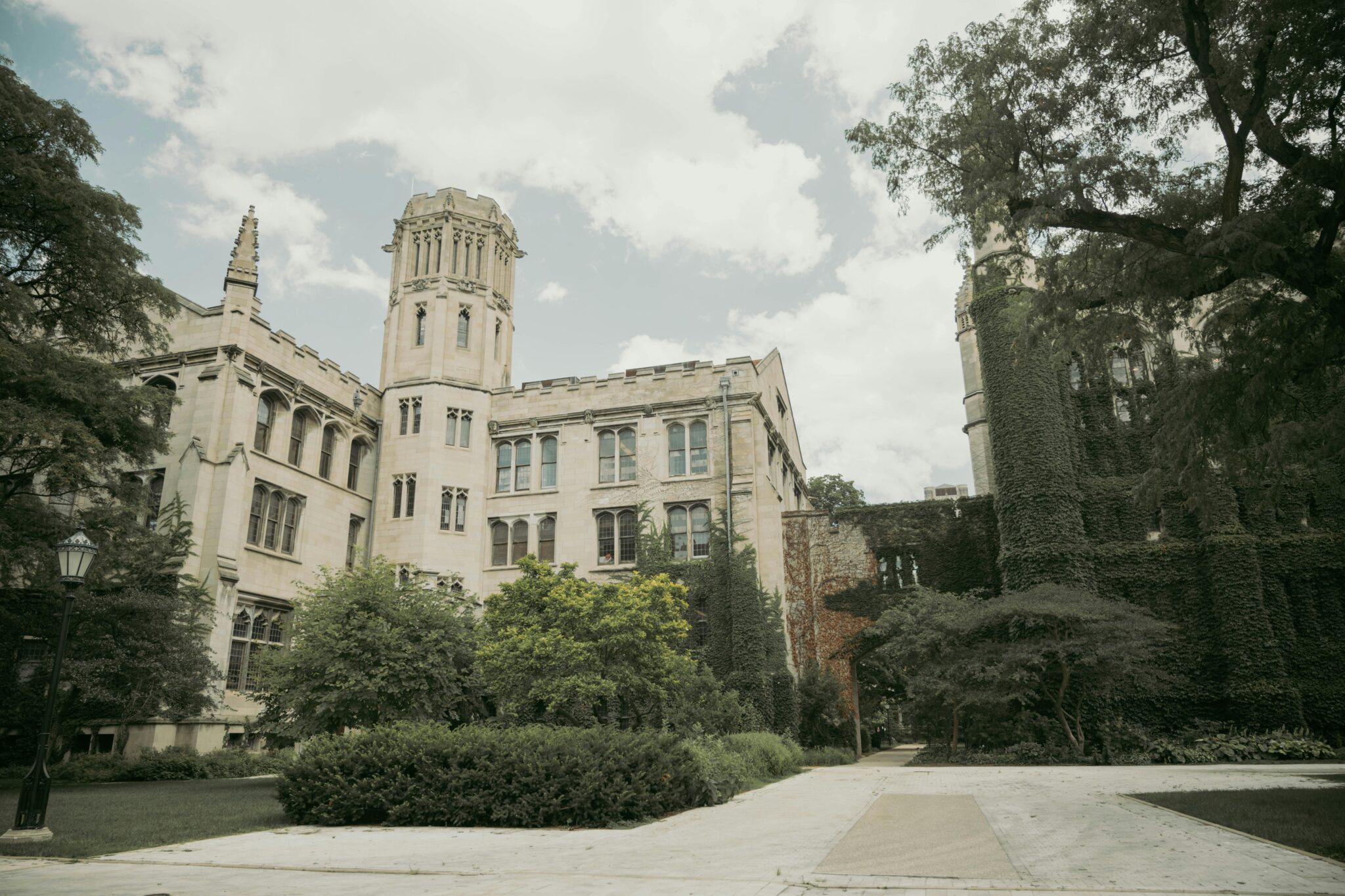 A photo of Rosenwald Hall in university of Chicago Law School